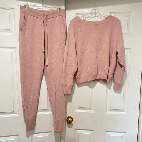 Express women Sz medium salmon color cashmere joggers and sweater set cozy warm - Picture 2 of 10